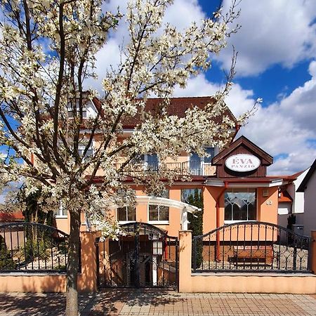 Eva Panzio Hotel Sarvar Ngoại thất bức ảnh