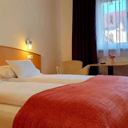 Eva Panzio Hotel Sarvar Ngoại thất bức ảnh