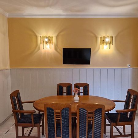 Eva Panzio Hotel Sarvar Ngoại thất bức ảnh