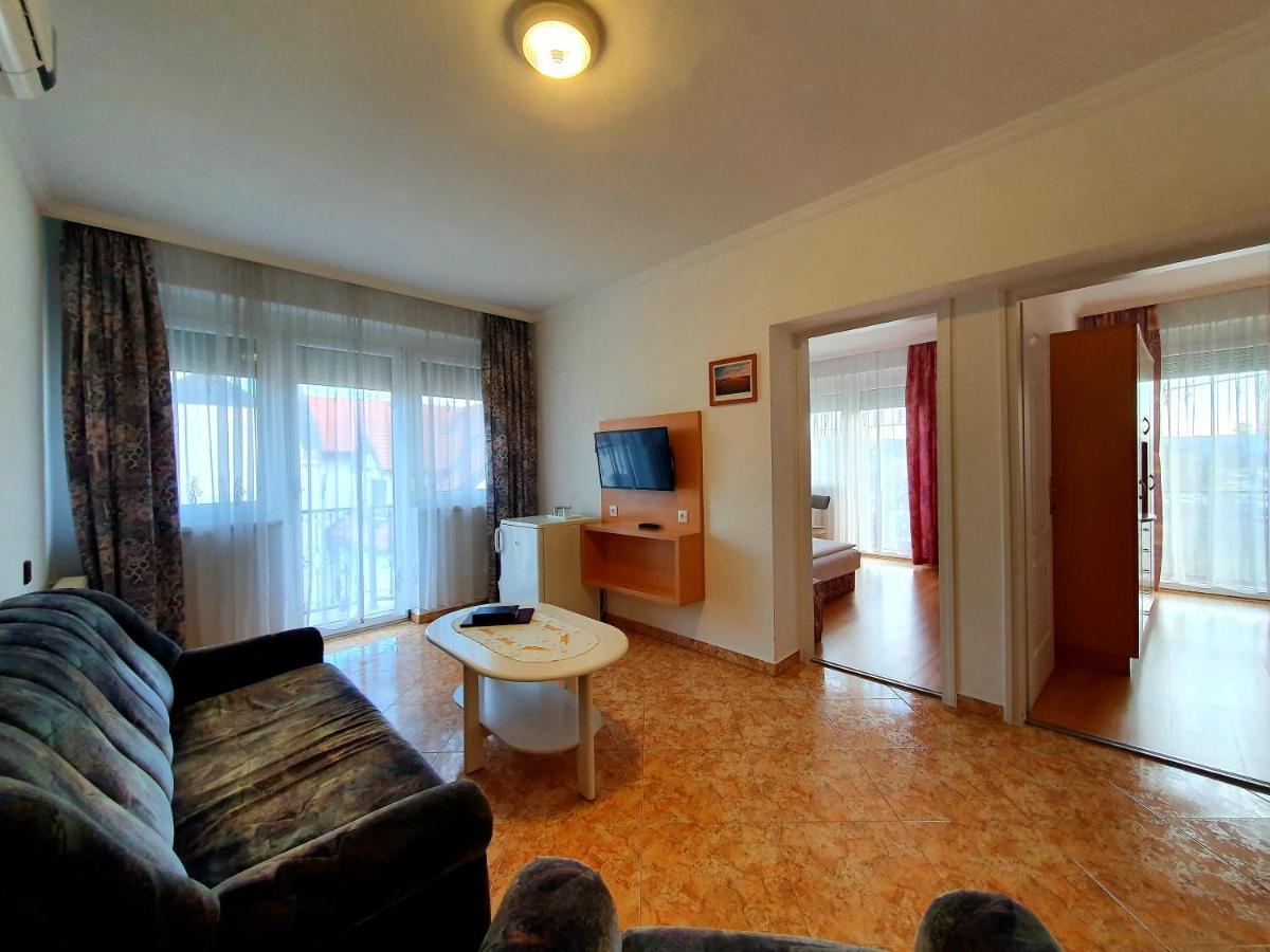 Eva Panzio Hotel Sarvar Ngoại thất bức ảnh