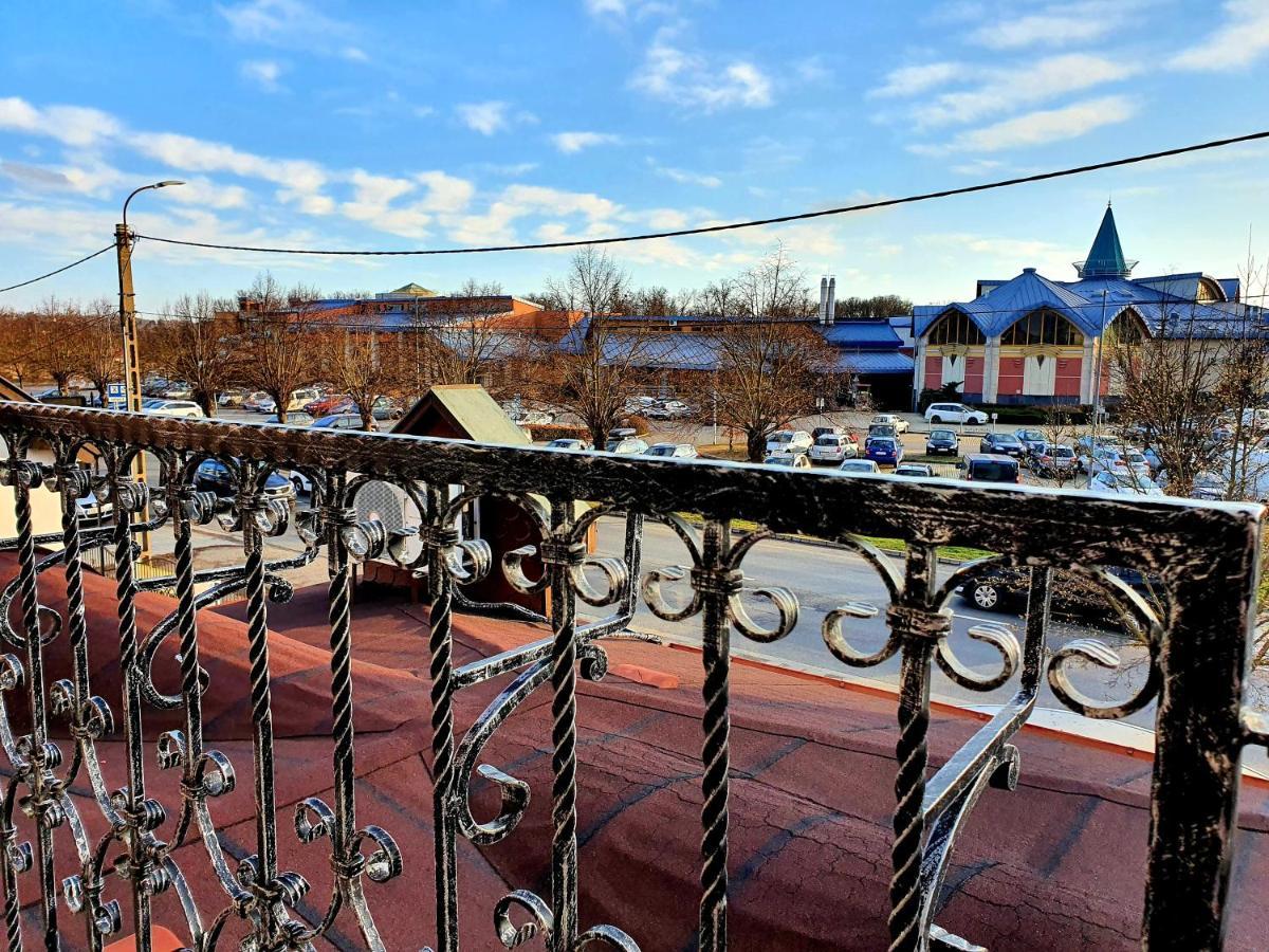 Eva Panzio Hotel Sarvar Ngoại thất bức ảnh