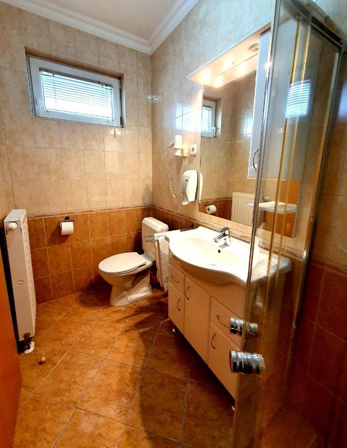 Eva Panzio Hotel Sarvar Ngoại thất bức ảnh