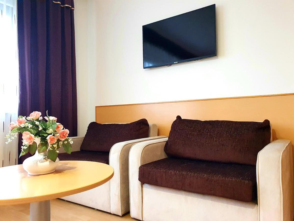 Eva Panzio Hotel Sarvar Ngoại thất bức ảnh