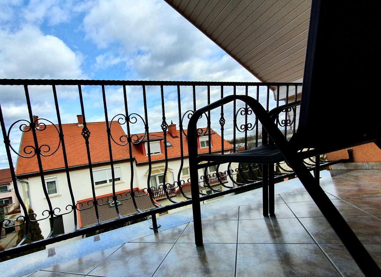 Eva Panzio Hotel Sarvar Ngoại thất bức ảnh