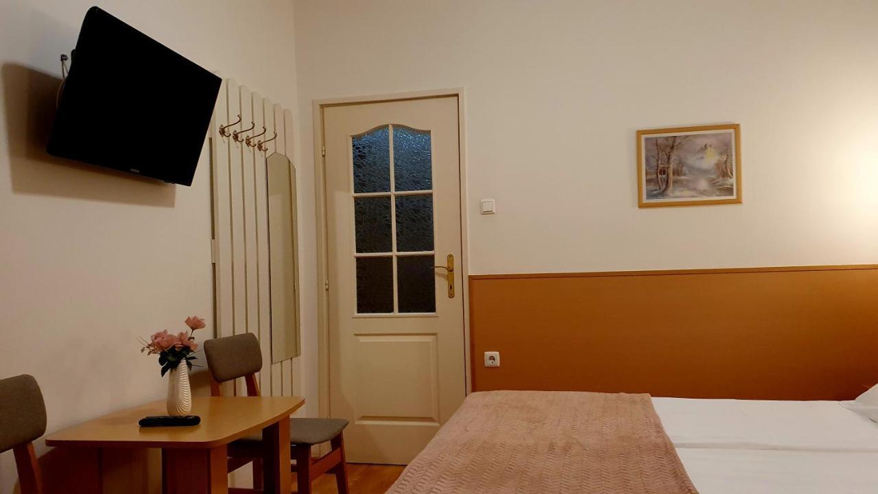 Eva Panzio Hotel Sarvar Ngoại thất bức ảnh