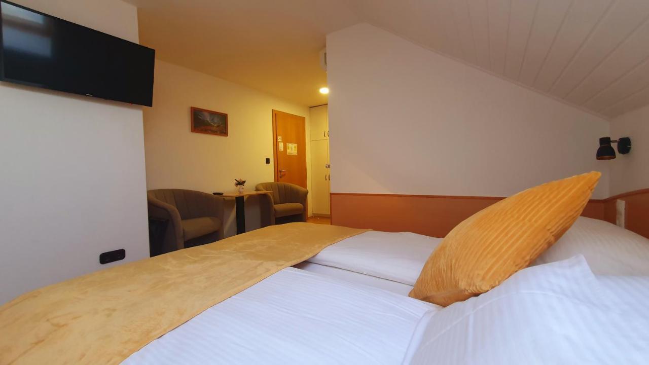 Eva Panzio Hotel Sarvar Ngoại thất bức ảnh