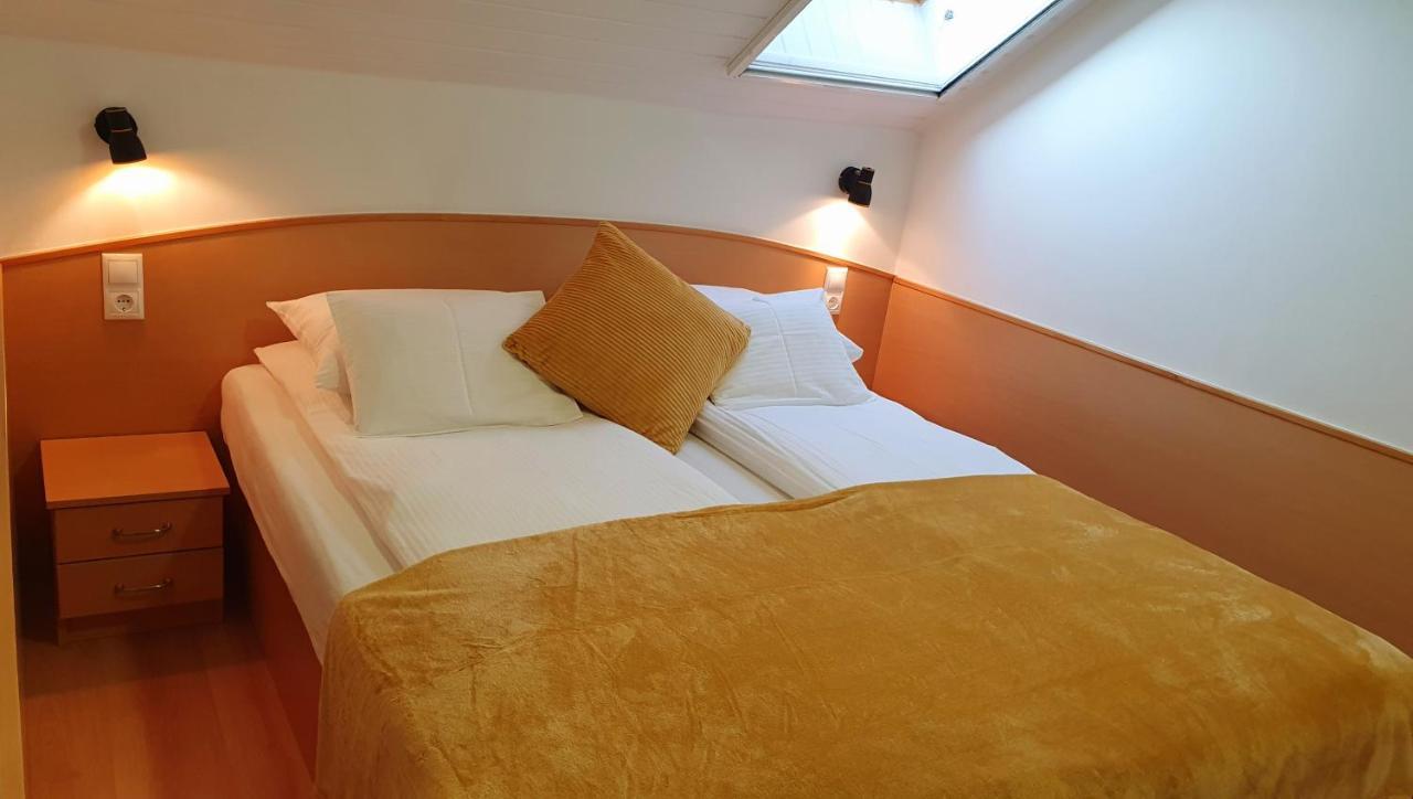 Eva Panzio Hotel Sarvar Ngoại thất bức ảnh
