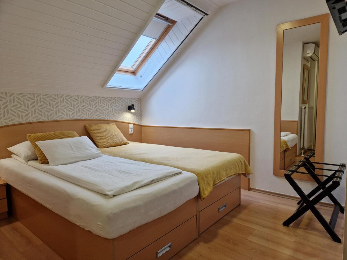 Eva Panzio Hotel Sarvar Ngoại thất bức ảnh