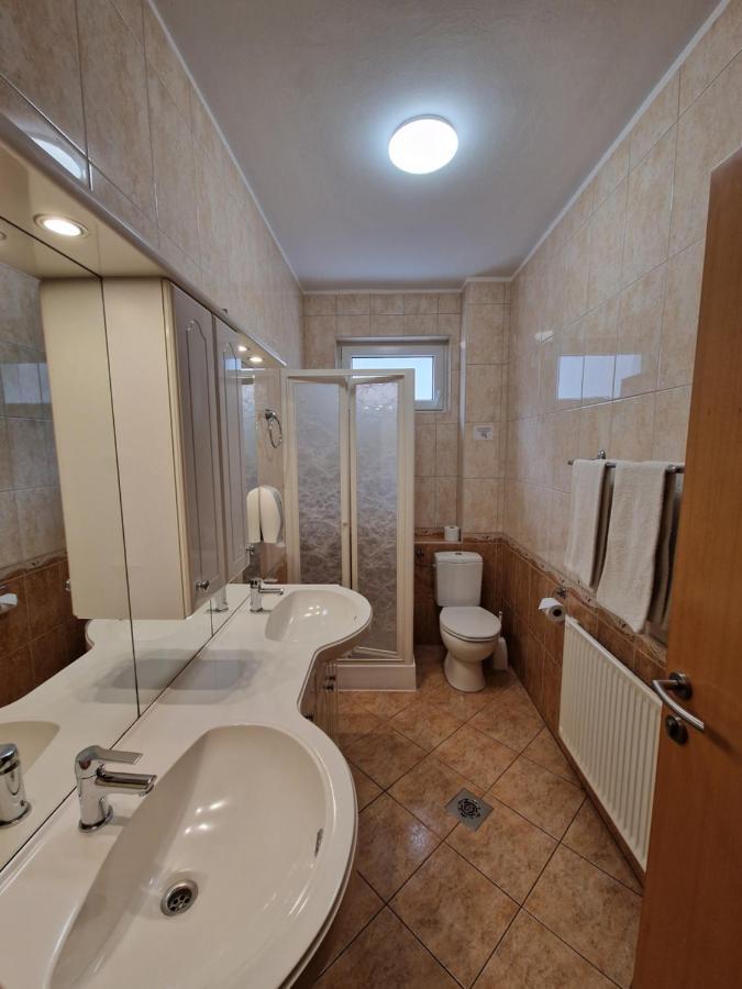 Eva Panzio Hotel Sarvar Ngoại thất bức ảnh