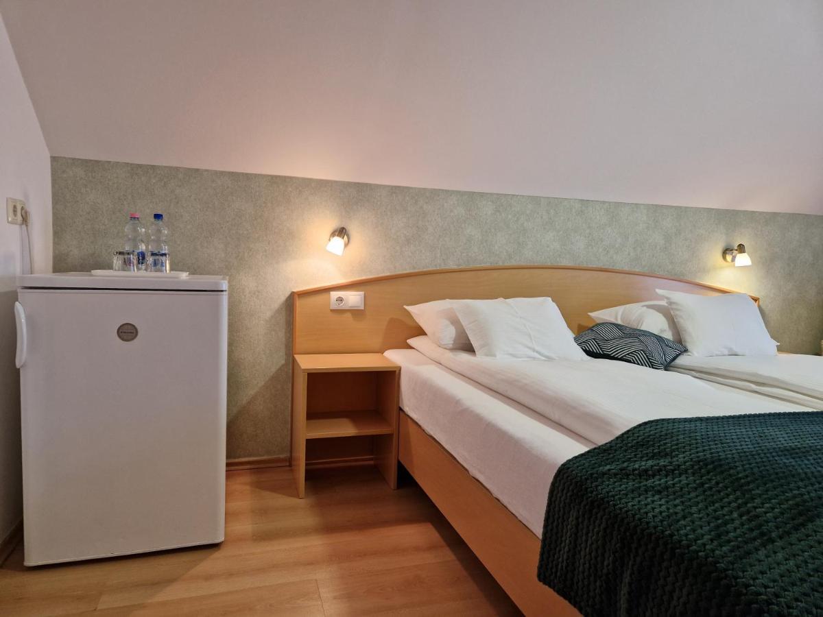 Eva Panzio Hotel Sarvar Ngoại thất bức ảnh