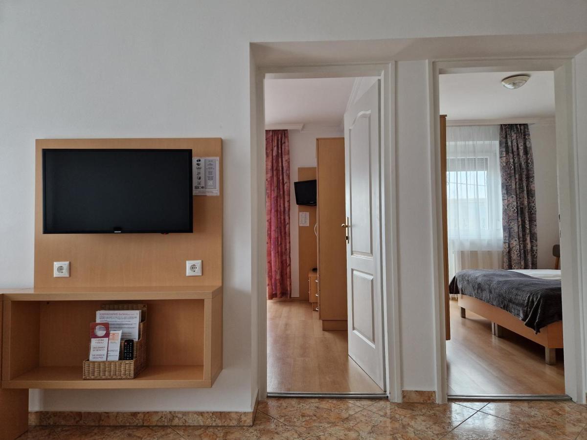 Eva Panzio Hotel Sarvar Ngoại thất bức ảnh