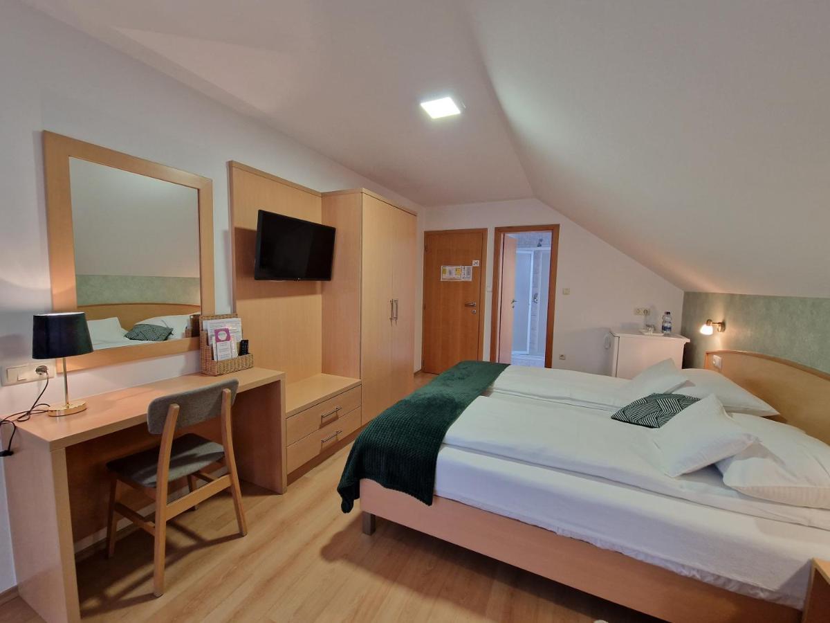 Eva Panzio Hotel Sarvar Ngoại thất bức ảnh