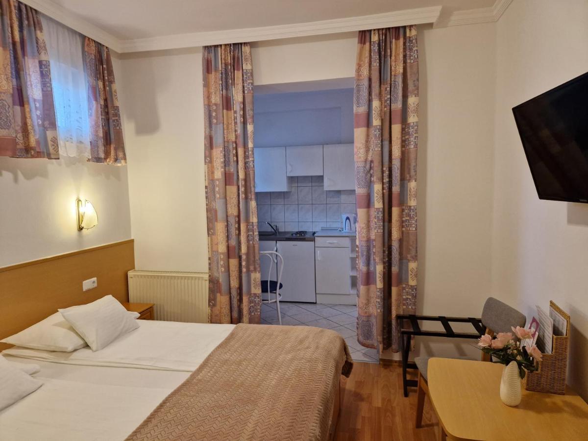 Eva Panzio Hotel Sarvar Ngoại thất bức ảnh
