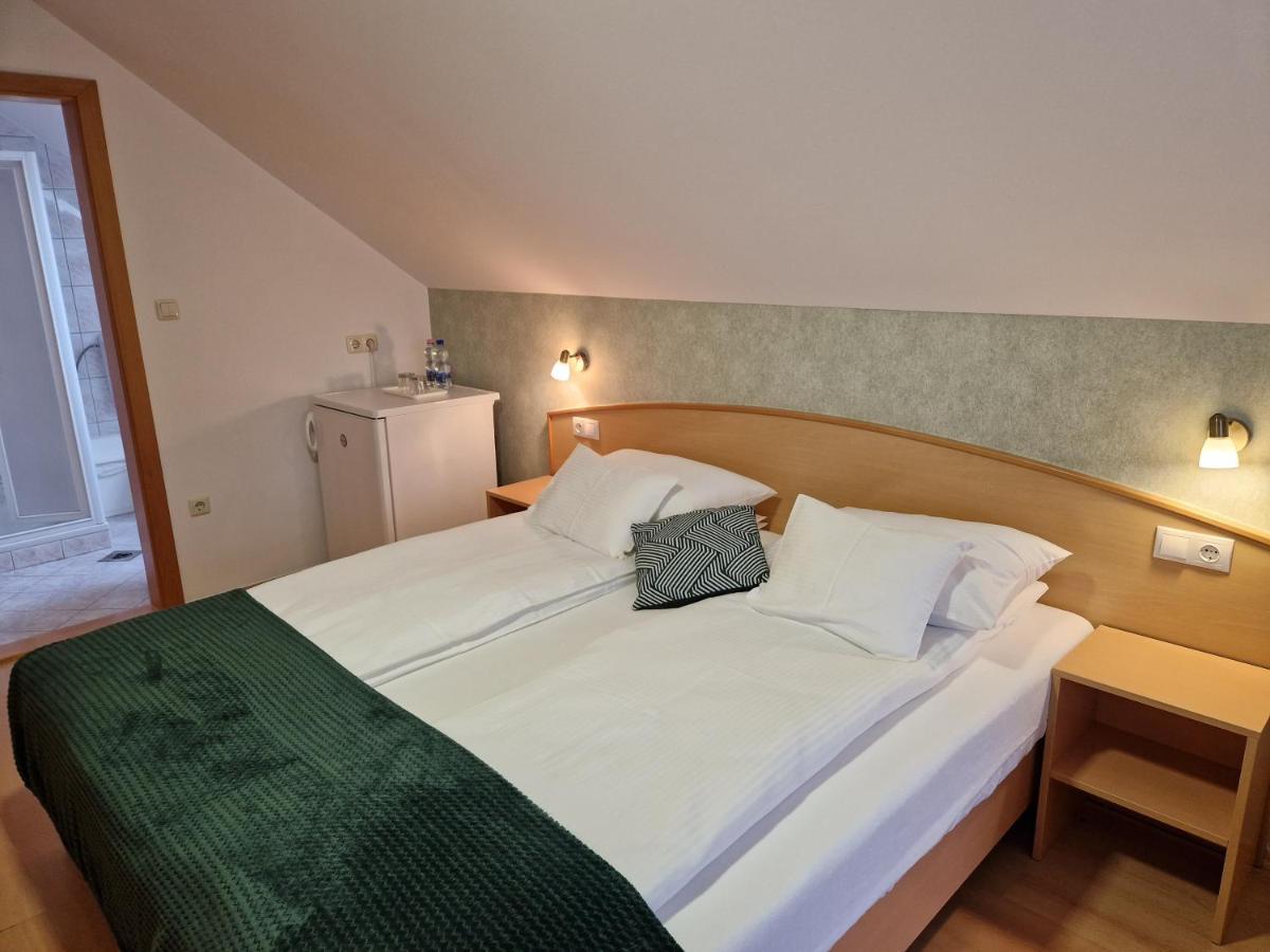 Eva Panzio Hotel Sarvar Ngoại thất bức ảnh