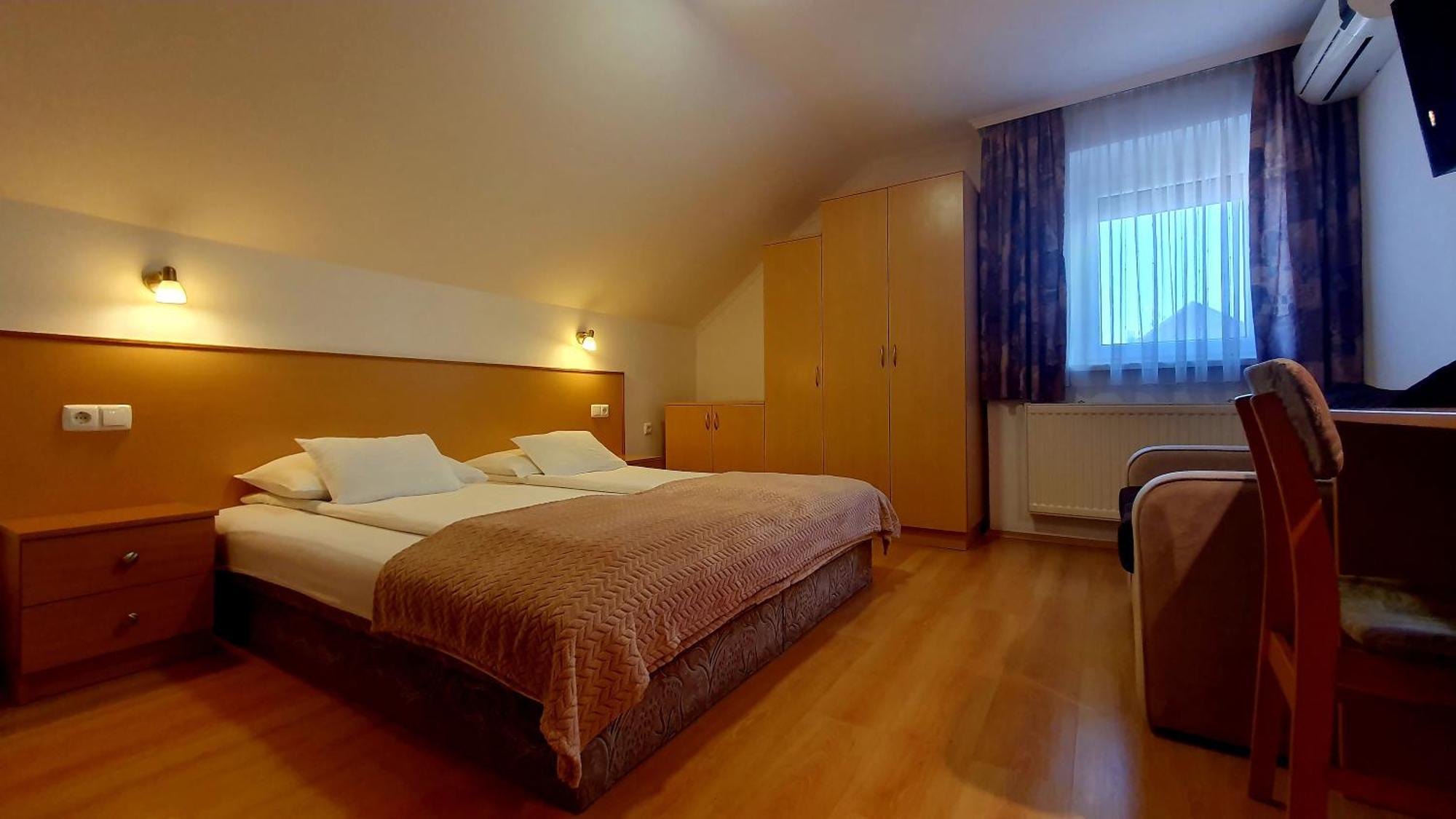 Eva Panzio Hotel Sarvar Ngoại thất bức ảnh