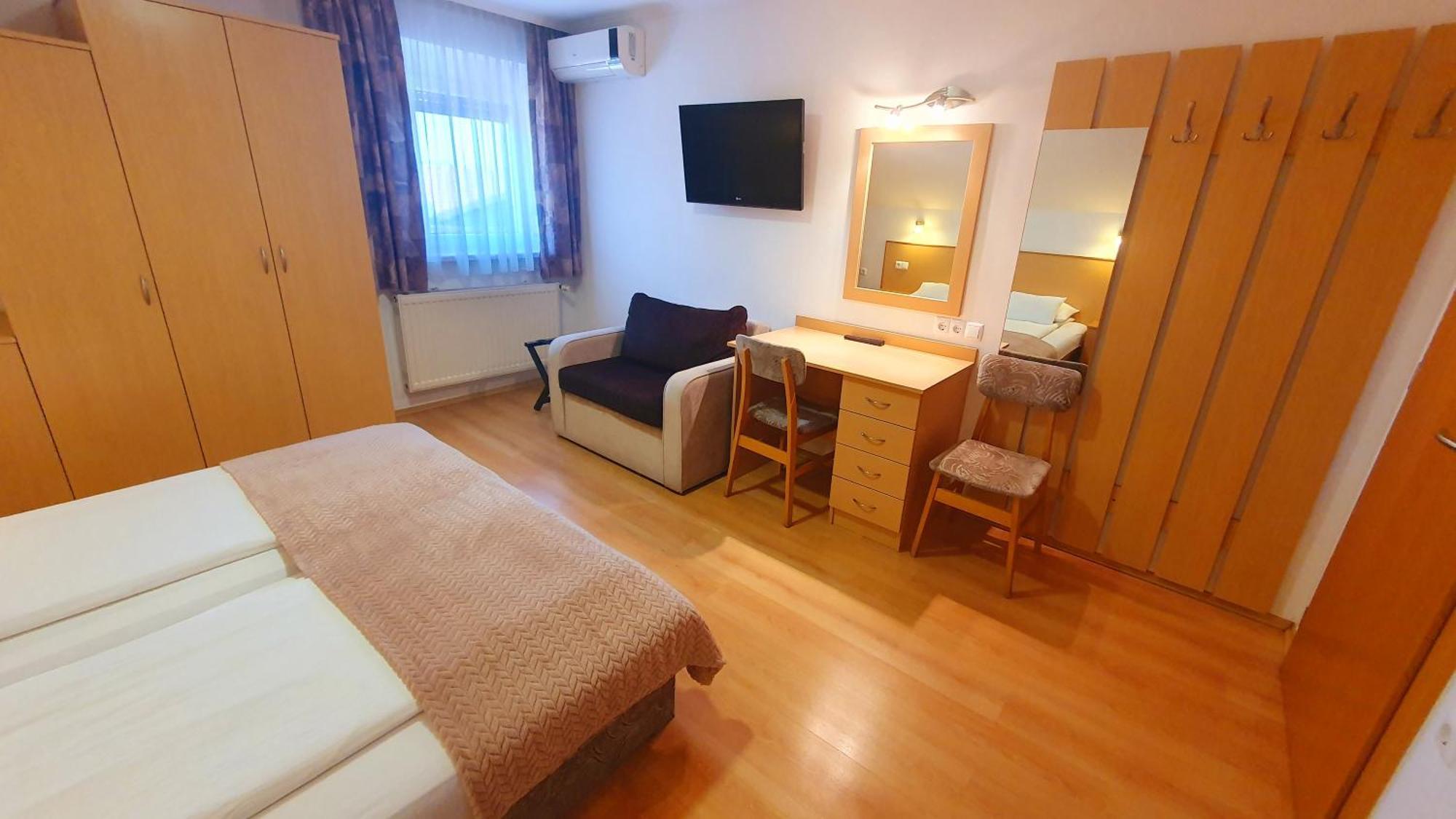 Eva Panzio Hotel Sarvar Ngoại thất bức ảnh