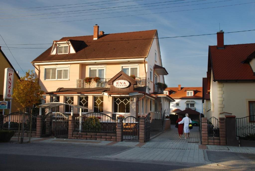 Eva Panzio Hotel Sarvar Ngoại thất bức ảnh